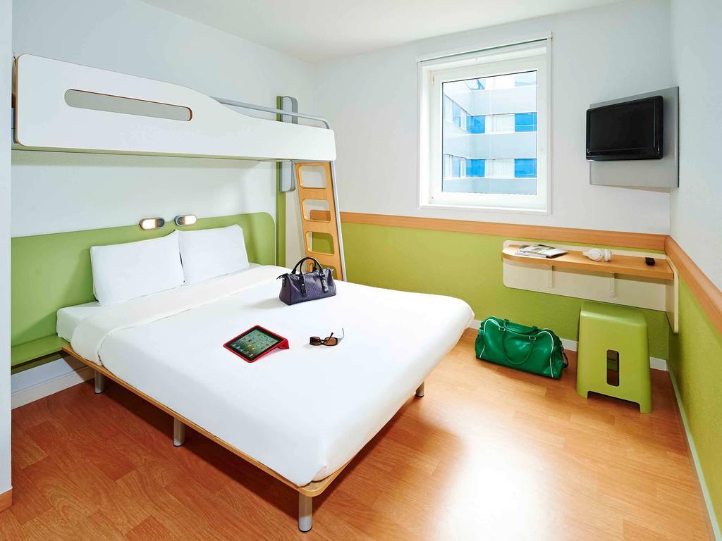 Отель Ibis Budget Bordeaux Lac Экстерьер фото